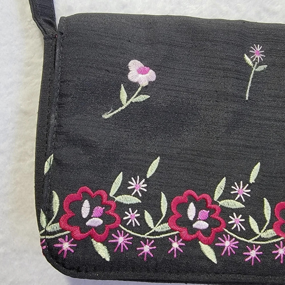 Liz Claiborne Small Satin Black Floral Embroidered Purse Hot Pink Lining - Picture 3 of 12